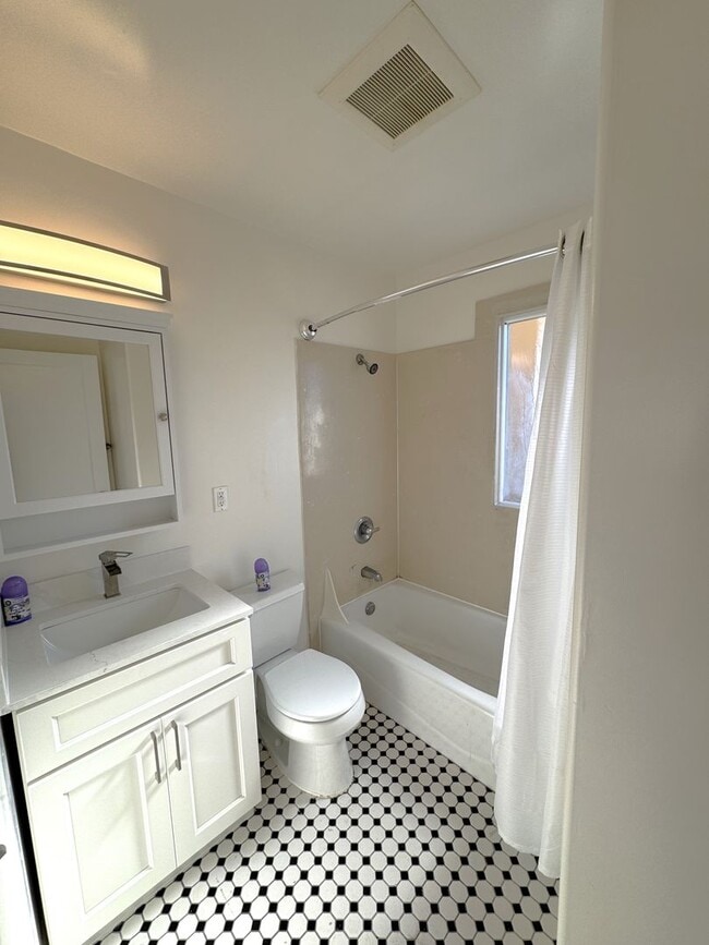 Building Photo - Renovated 2 Bedroom, on San Pablo Ave, in East Richmond Area--Move in Special