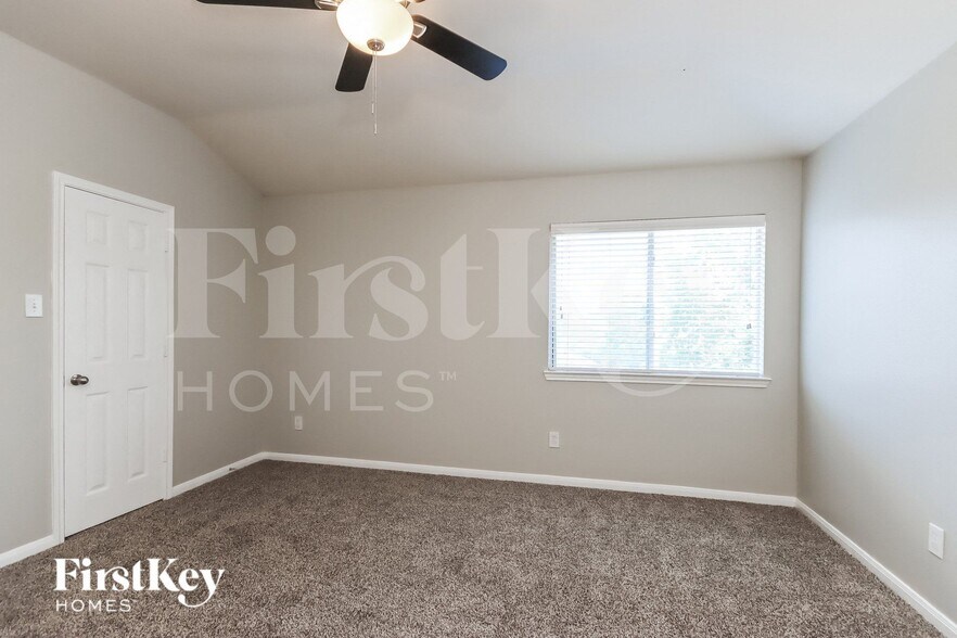 Building Photo - 1002 Alp Springs Ln