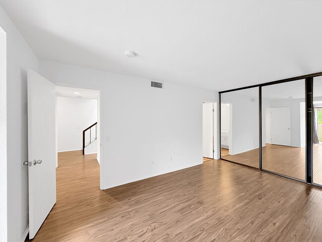 Building Photo - Incredible 2BD/2.5BA w/Ocean Views and Acr...