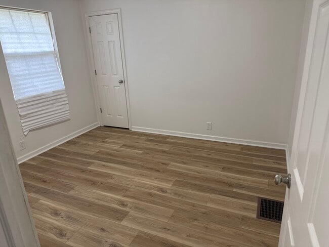 Building Photo - 1115 Winfield Ave