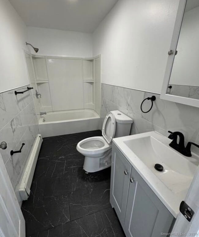 Building Photo - 413 E Main St