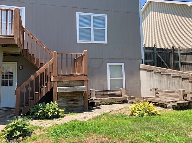 Building Photo - COMING SOON!! 5 Bed, 3.5 Bath, Pet Friendly!!