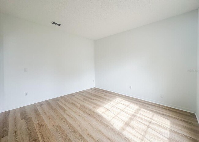 Building Photo - 402 Sunset View Dr