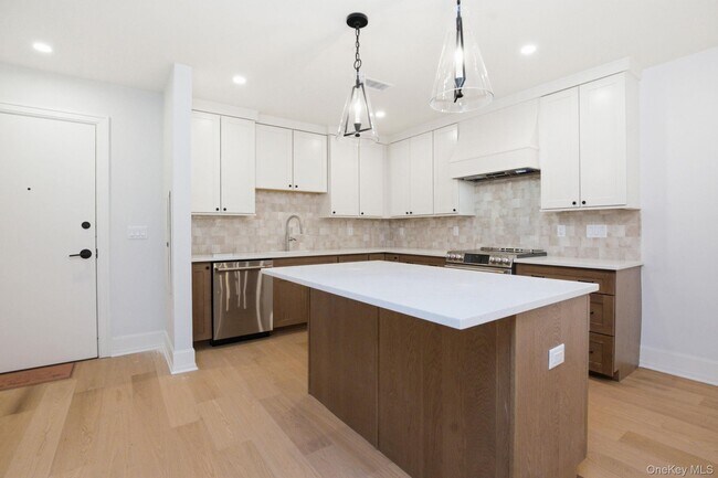 Building Photo - 25 S Riverside Ave