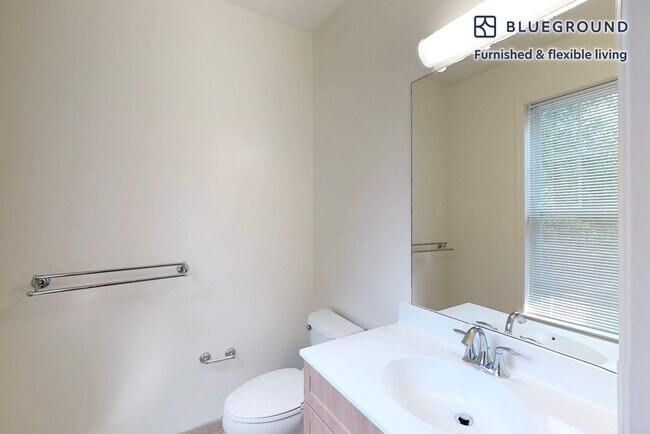 Building Photo - 27 Barker Ave