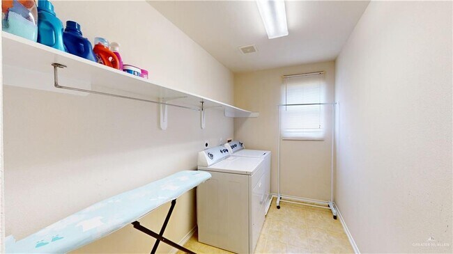 Building Photo - 1505 Candy Ln