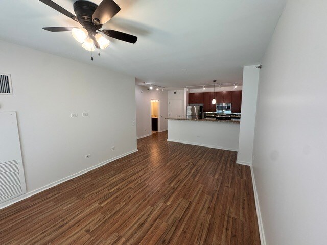Building Photo - 125 S Green St