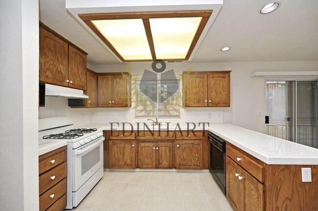 Building Photo - 2233 E Christopher Dr