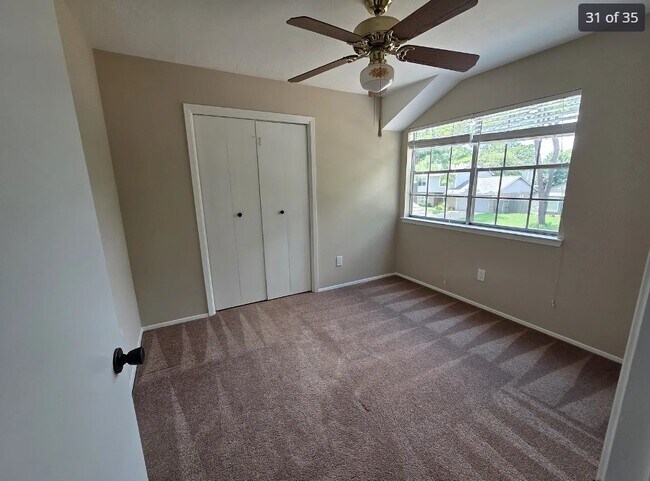 Building Photo - 8530 Lake Crystal Dr