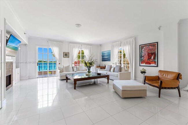 Building Photo - 2134 Fisher Island Dr