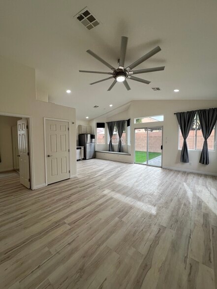 Building Photo - 2493 W Richmar Ave