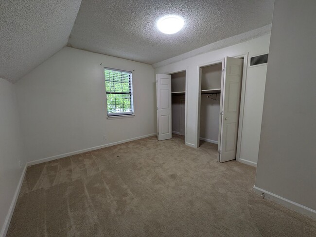 Building Photo - 1107 Quail Ct W