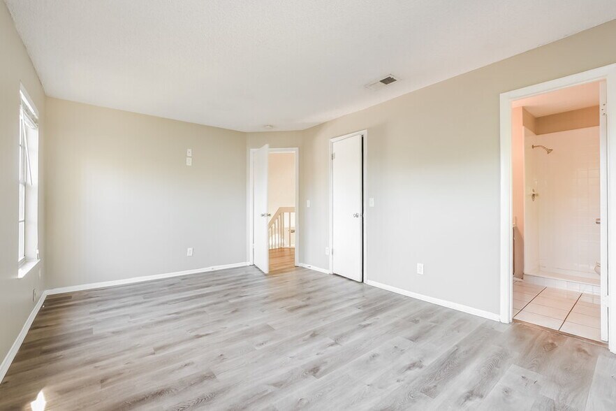 Building Photo - 713 Fenwick Dr