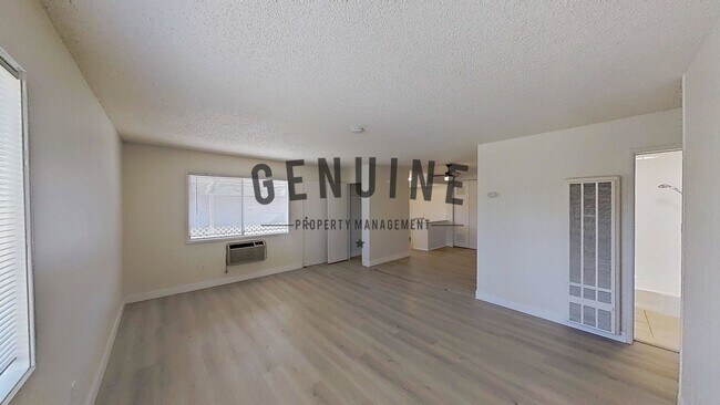 Building Photo - Cameo Ln Four-Plex