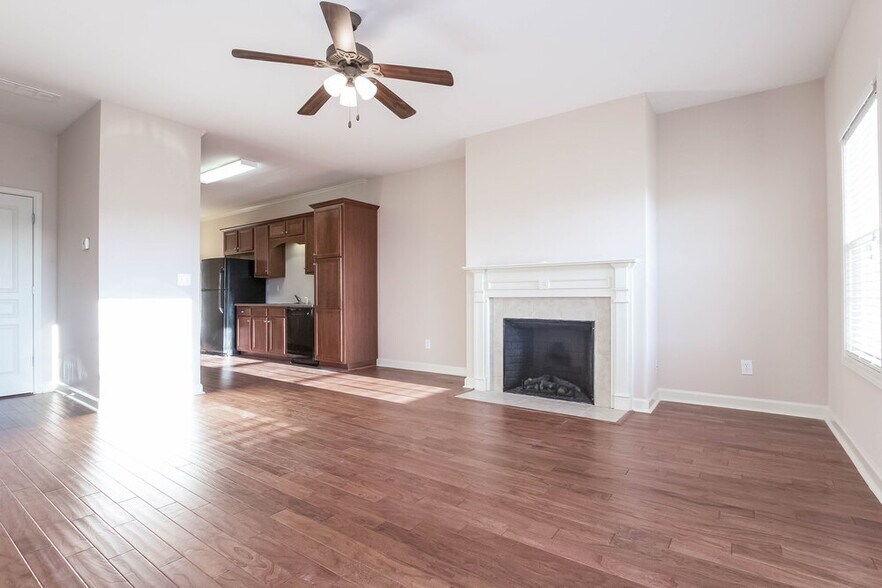 Building Photo - 537 Pringle Dr NE