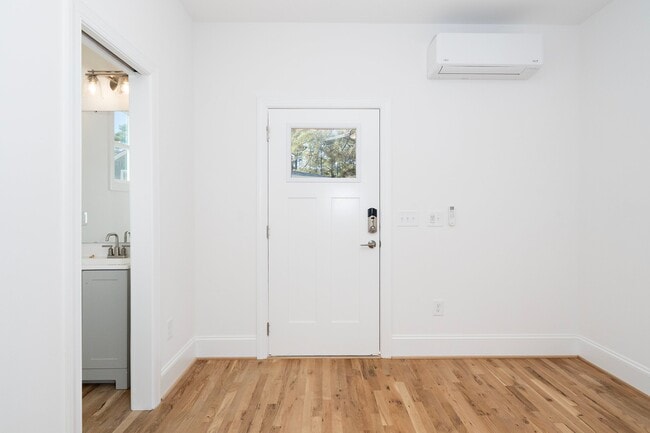 Building Photo - 3904.5 Avent Ferry Rd