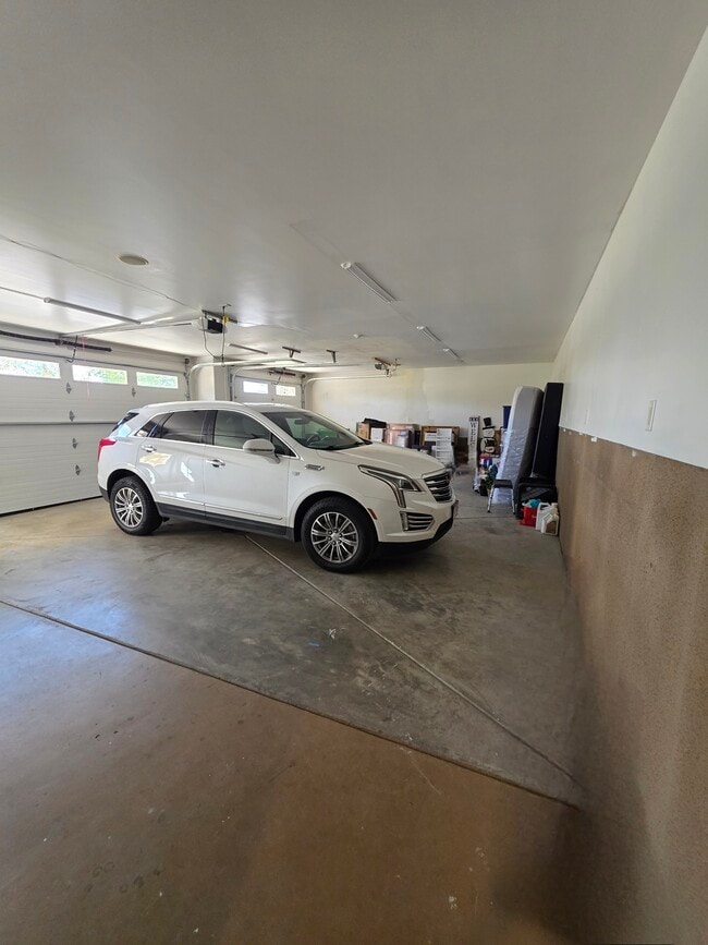 Building Photo - 3209 Silver Fox Dr