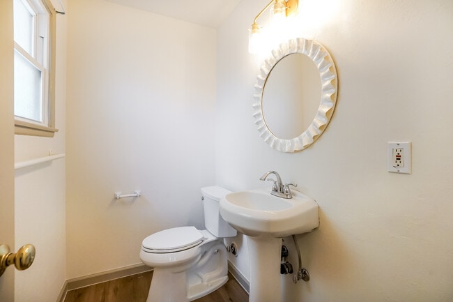 Building Photo - 6500 Lockhurst Dr