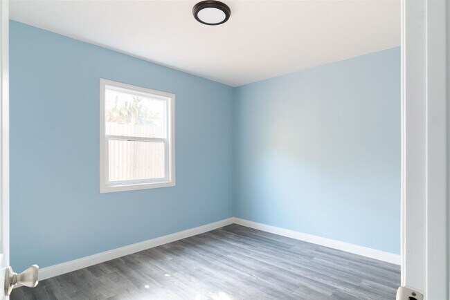 Building Photo - GST4446-4448