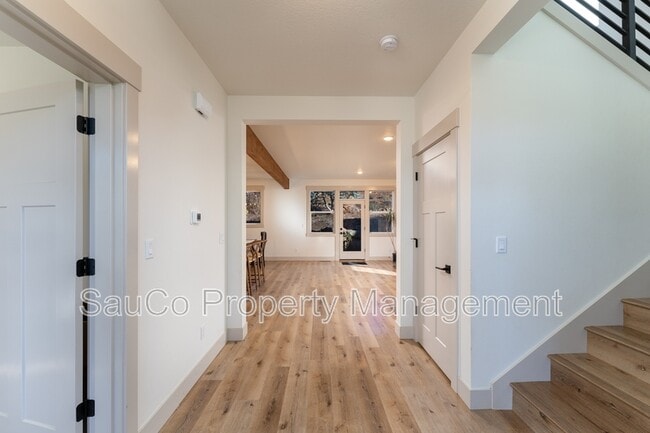 Building Photo - 35471 Portland View Dr