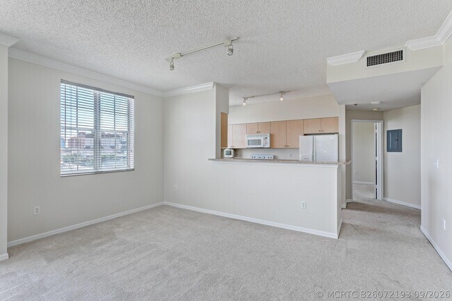 Building Photo - 616 Clearwater Park Rd