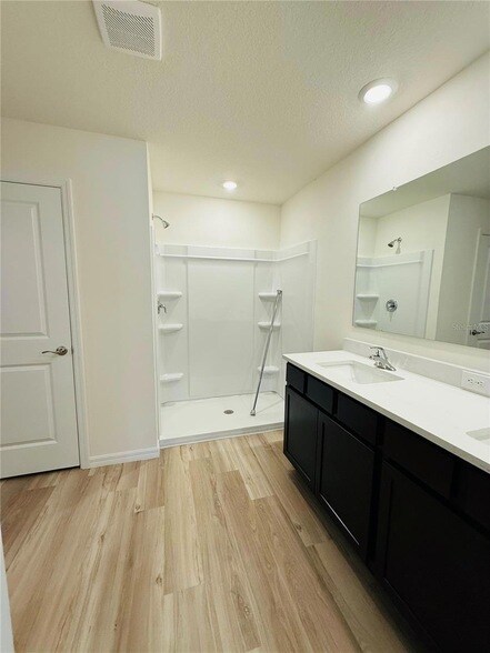 Building Photo - 2924 NE 20th Ter