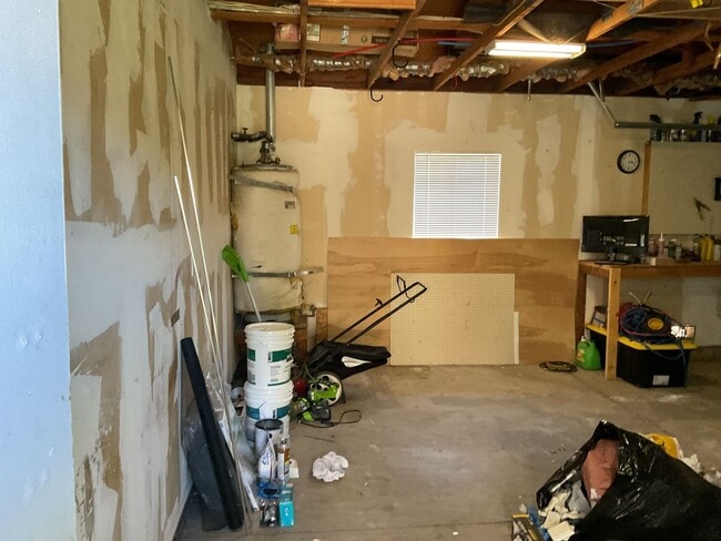 Building Photo - Chico 3 bed 2 bath home for rent, convenient location, neighborhood setting Garage, back yard