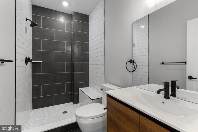 Building Photo - 919 N 15th St