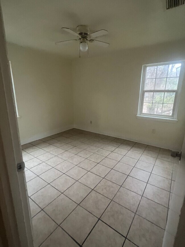 Building Photo - Home for Rent $1000