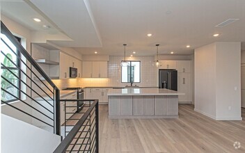 Building Photo - 3 Bedroom Townhome Blocks to the Beach w/ ...