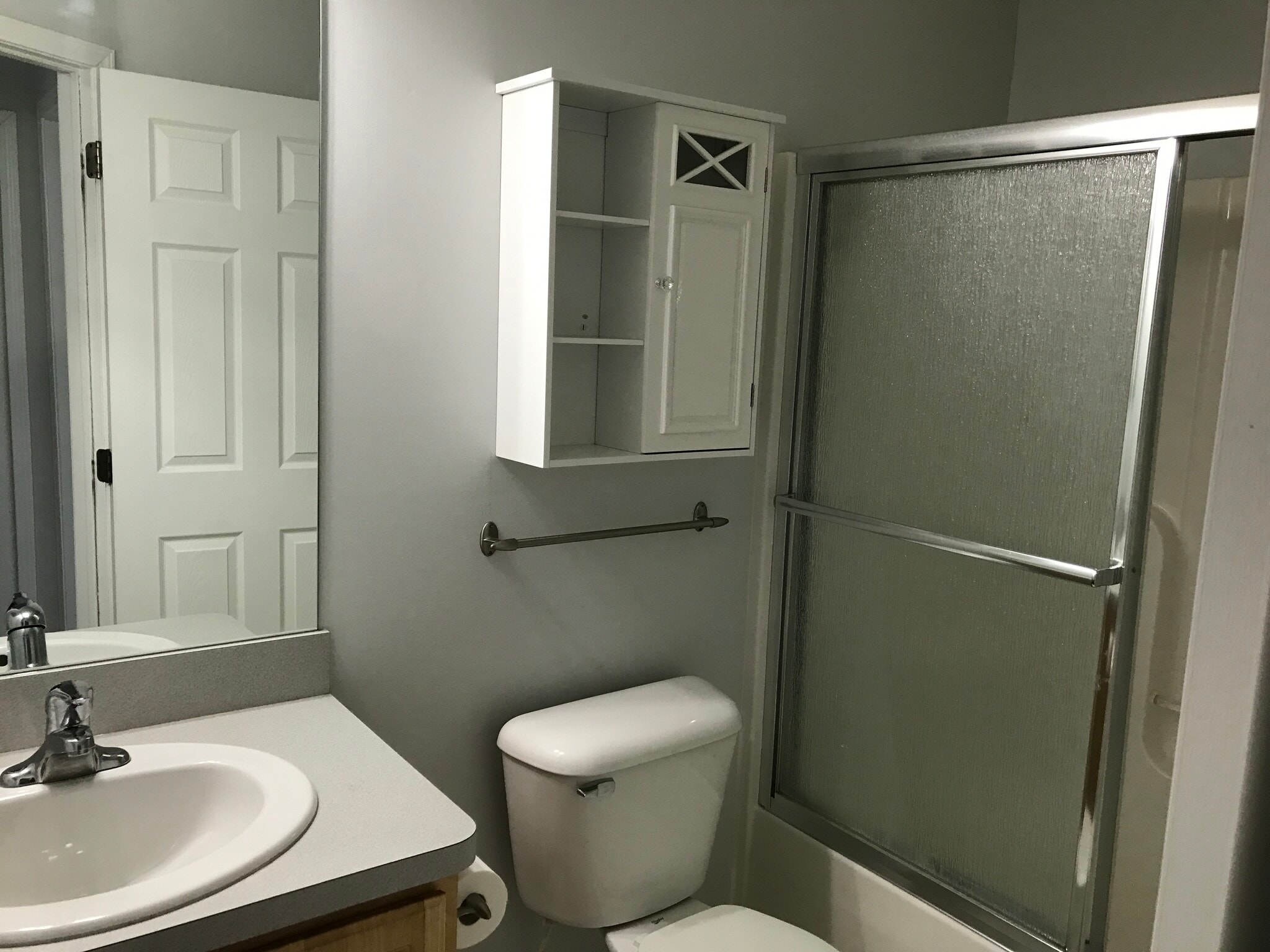Ensuite Bathroom - 1214 Chapman Ln