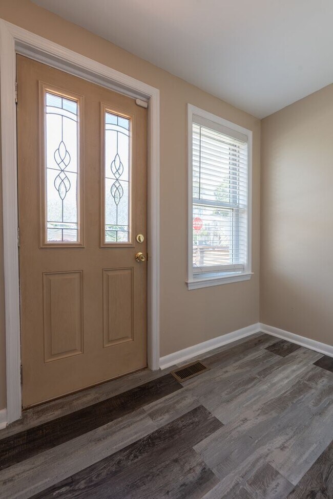 Building Photo - BEAUTIFUL 3 Bedroom Home in Little Creek!