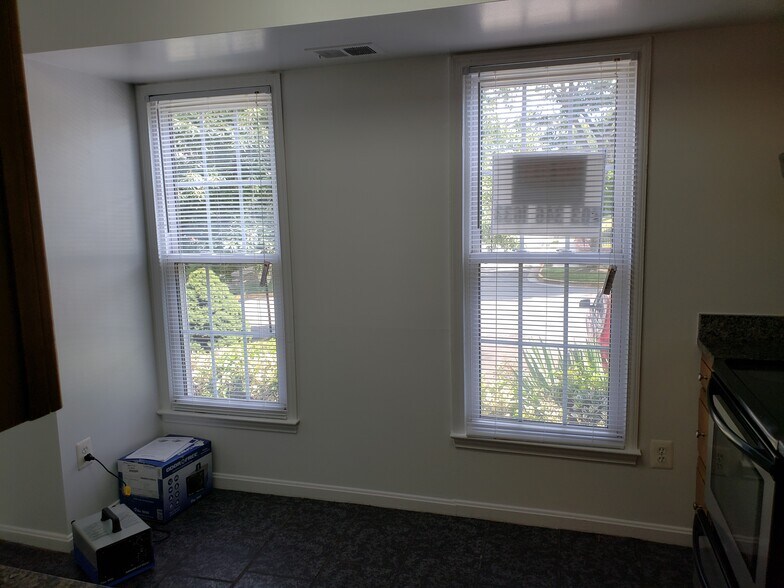 Building Photo - 9164 Broken Oak Pl