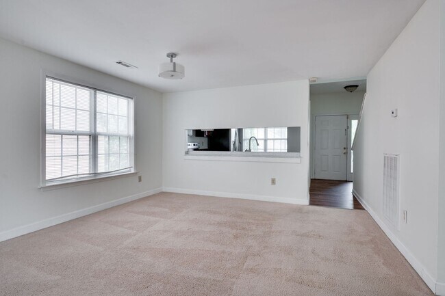 Building Photo - Great 3 bed 2 bath Home in Bellevue!
