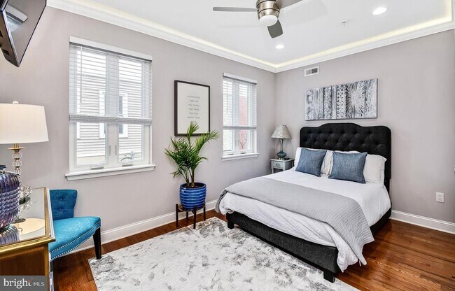 Building Photo - 1945 Watkins St