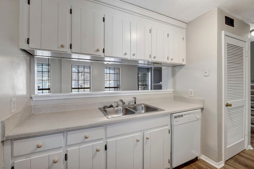 Building Photo - 710 Rachels Trl