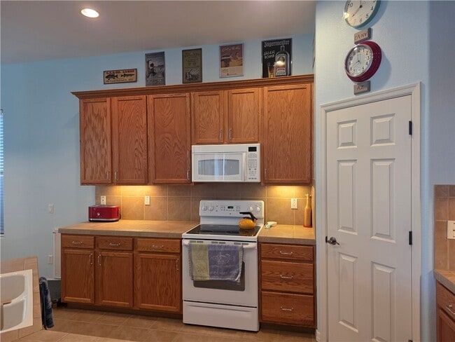 Building Photo - 2842 Fort Silver Dr