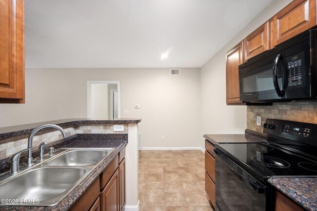 Building Photo - 897 Fording Island Rd