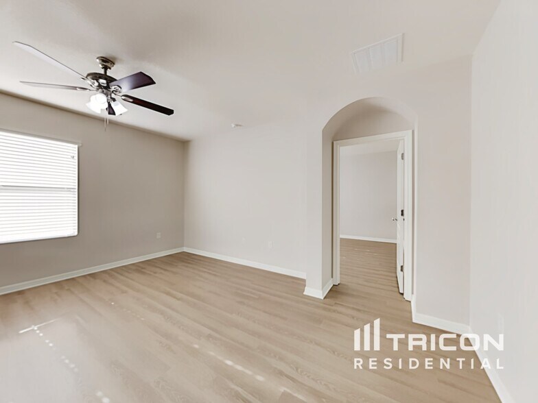 Building Photo - 2449 Valhalla Dr