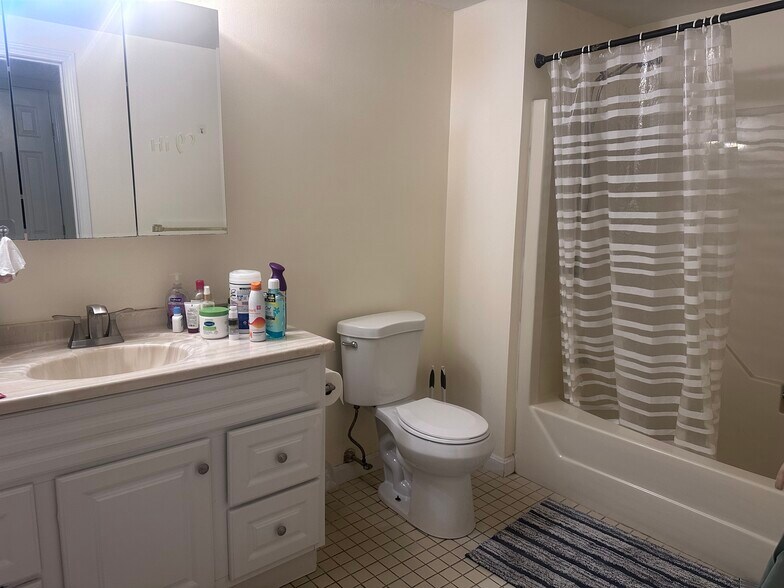 Building Photo - 1 Maude St