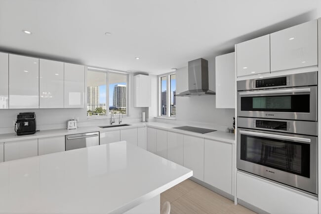 Building Photo - 612 Bayshore Dr