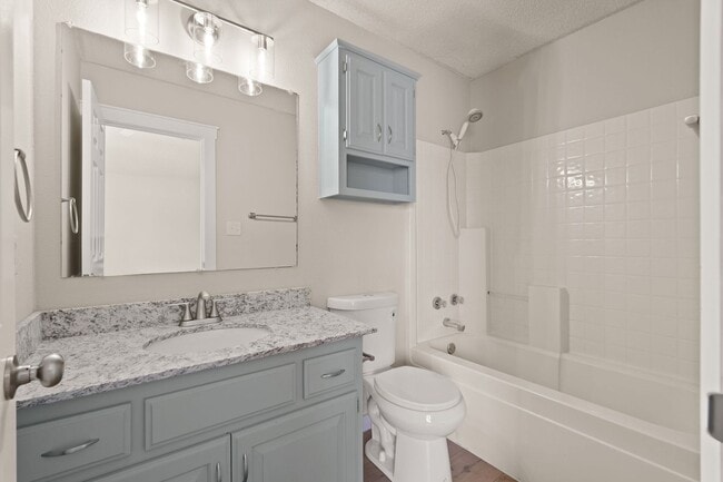 Building Photo - Newly Remodeled Beautiful 3 Bedroom Home