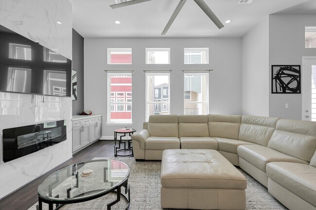 Building Photo - 2116 Oatfield Dr