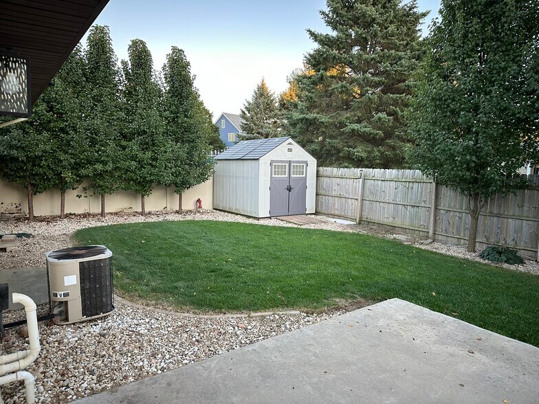 Building Photo - 1621 Southridge Dr