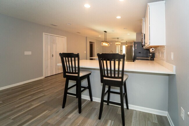 Building Photo - Castine Cove 3/2 Single Family Home