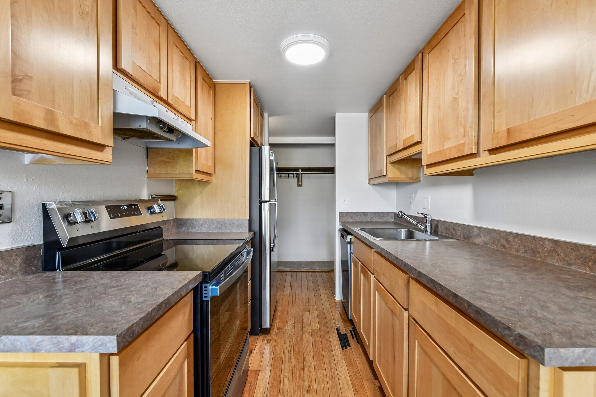 Building Photo - 805 29th St