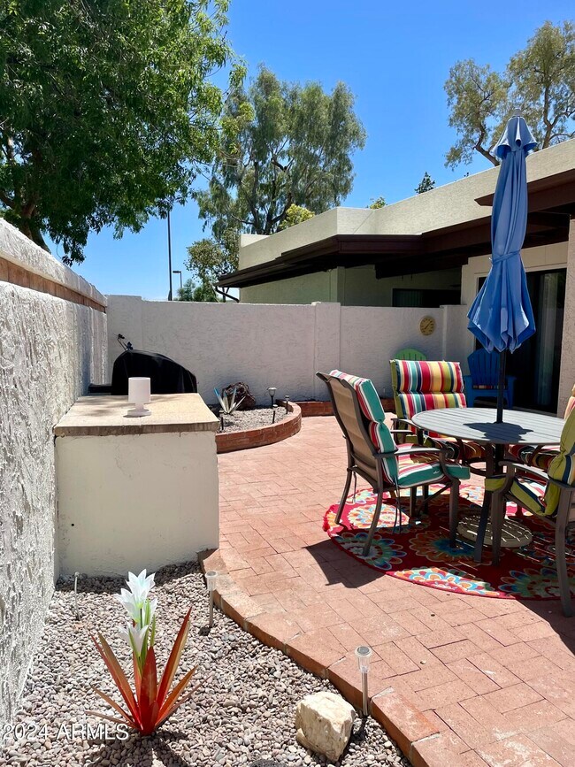 Building Photo - 9226 E Altadena Ave