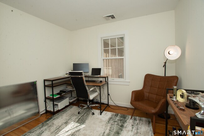 Building Photo - 128 Knollwood Dr