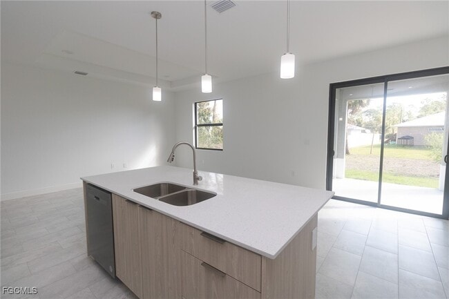 Building Photo - 1087 Rugby Cir