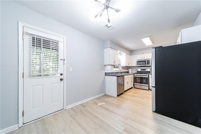 Building Photo - 690 Bellemeade Dr SW